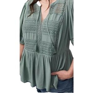 Torrid 1X  Boho Tunic Crochet Top  Peasant V-Neck Shirt Sage Crinkle Gauze Boho